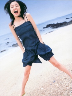 日本美女上户彩写手机图片一 15833)
