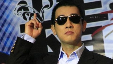 眼镜酷男陈小春 18158)