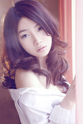 美女们常用的床上自拍姿势 26972)
