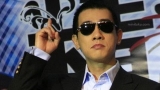 眼镜酷男陈小春